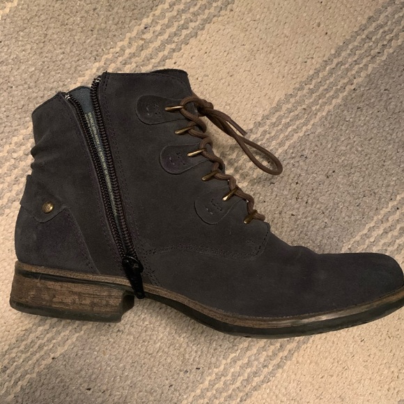 Boots - Picture 4 of 5